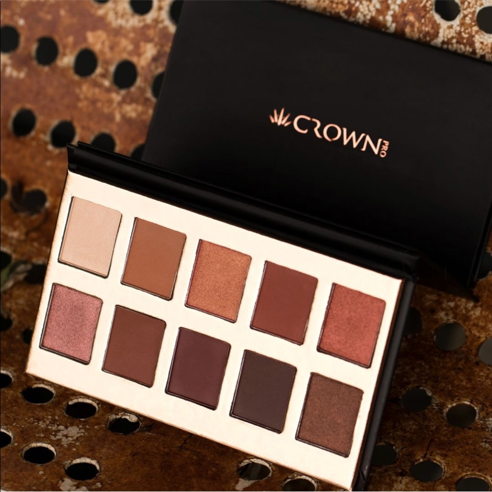 Crown Pro Fuego Eyeshadow Collection Pallete